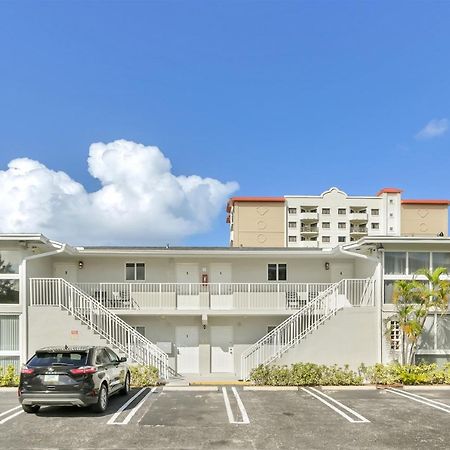 Bright Pompano Beach With Pool Access Exteriör bild