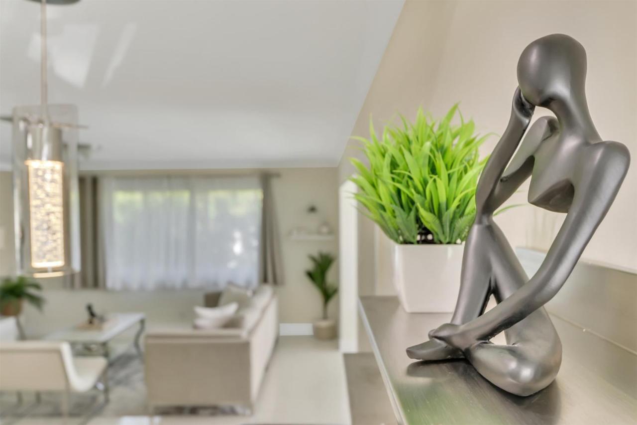 Bright Pompano Beach With Pool Access Exteriör bild