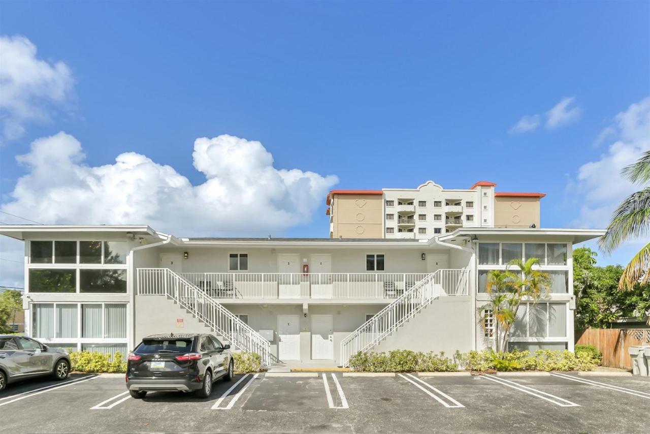 Bright Pompano Beach With Pool Access Exteriör bild