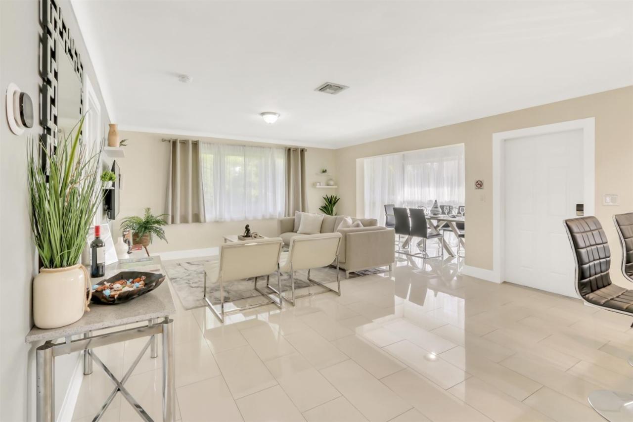 Bright Pompano Beach With Pool Access Exteriör bild