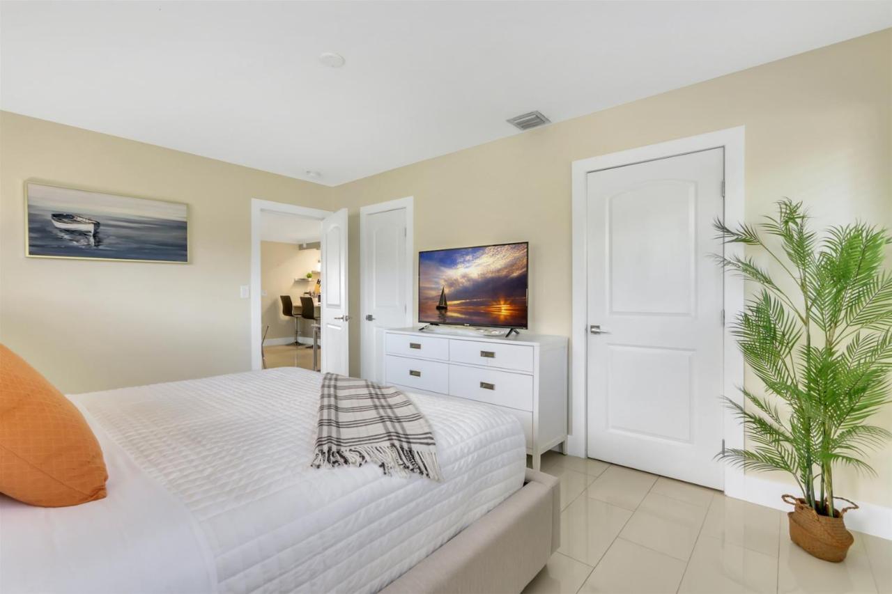 Bright Pompano Beach With Pool Access Exteriör bild