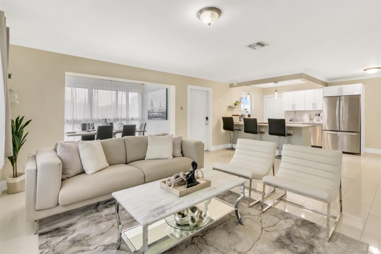 Bright Pompano Beach With Pool Access Exteriör bild
